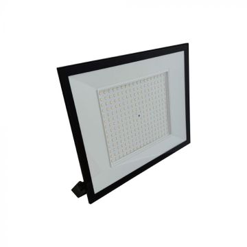 Naświetlacz LED V-TAC 200 W Slim IP65 4000 K, czarny – seria E (16 000 lm) ze zintegrowanym sterownikiem – SKU 23976